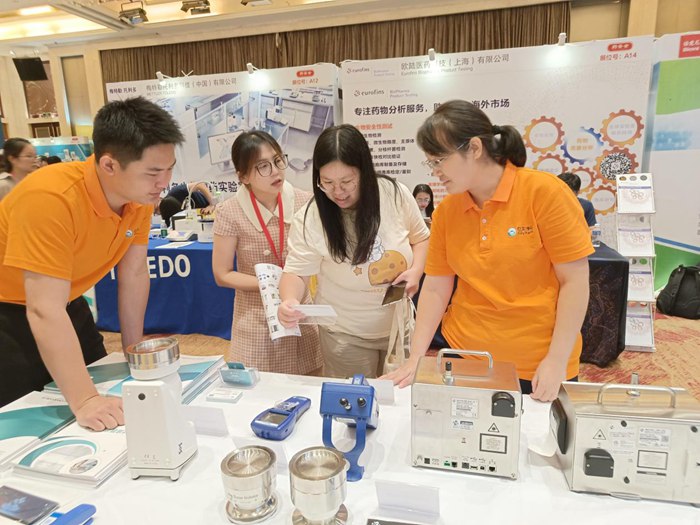 第十四屆藥品質(zhì)量安全大會首日盛況直擊，億天凈化精彩亮相！