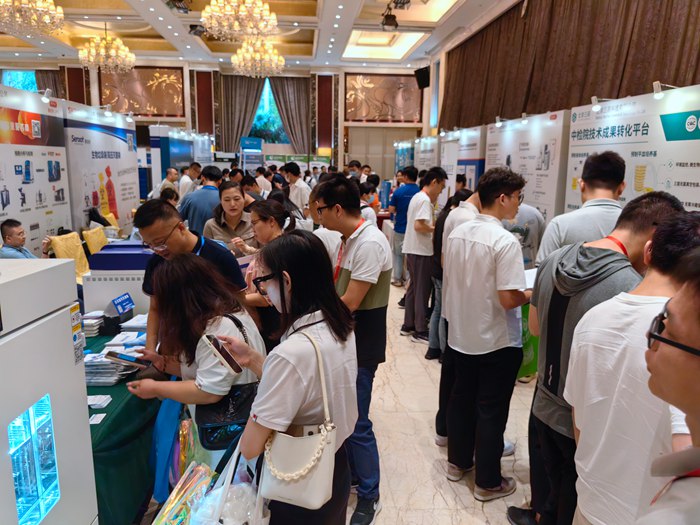 第十四屆藥品質(zhì)量安全大會首日盛況直擊，億天凈化精彩亮相！