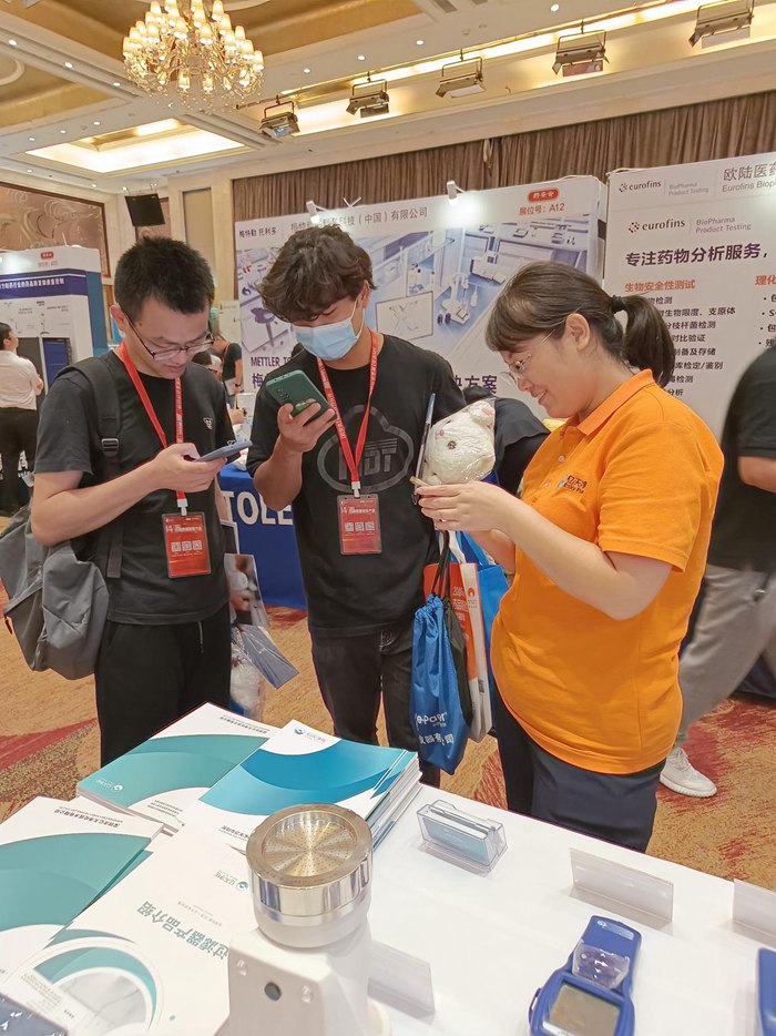 第十四屆藥品質(zhì)量安全大會首日盛況直擊，億天凈化精彩亮相！