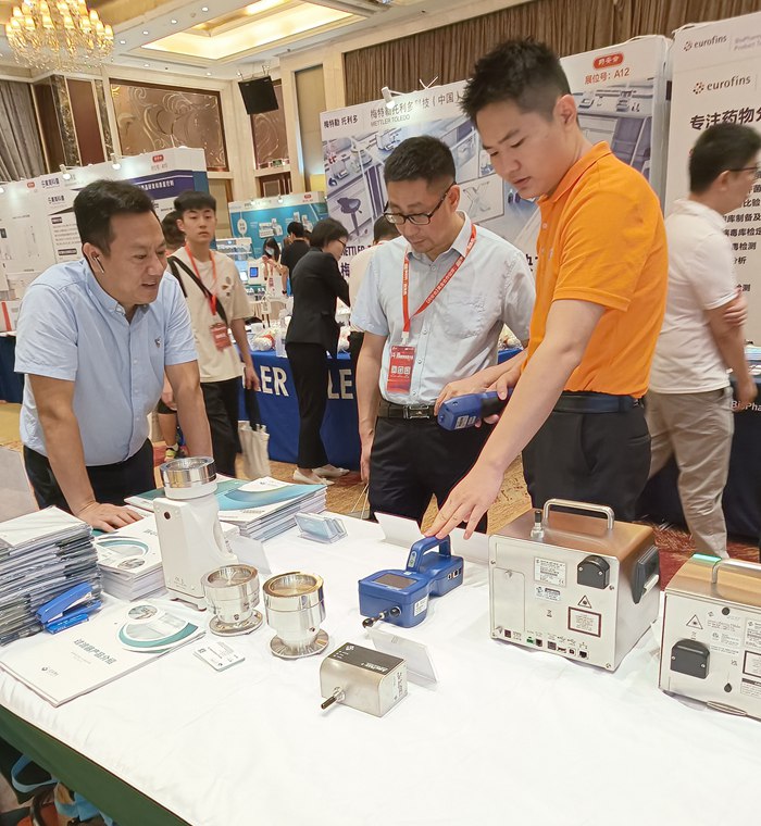 第十四屆藥品質(zhì)量安全大會首日盛況直擊，億天凈化精彩亮相！